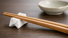 箸置きがないときの正解はこれ：箸袋で作る即席箸置きの簡単4ステップ