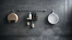 浴室のぬめりが減る「浮かせる収納」入門、まずは風呂イスとボトルから