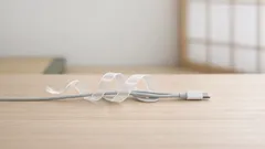 余ったストローでケーブル整理が一気に楽に、絡まない簡単ライフハック