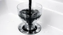 習字道具の墨汚れが洗面台に広がらない、2Lペットボトルで作る簡易漏斗のやり方